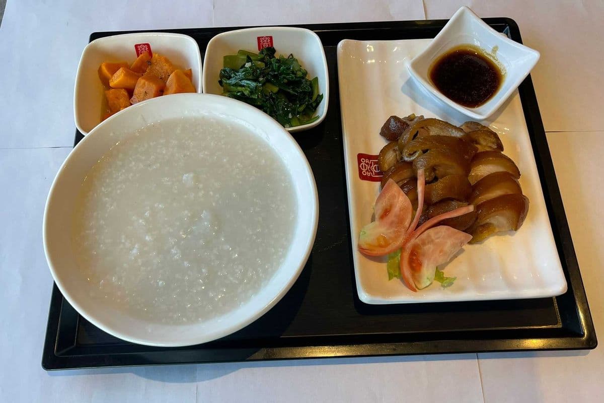 Z6. Pork Knuckles w/White Congee(incl. 2 daily side dishes)