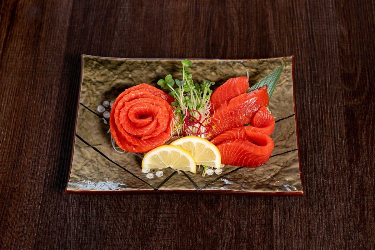 Wild Salmon Sashimi (8 pcs)