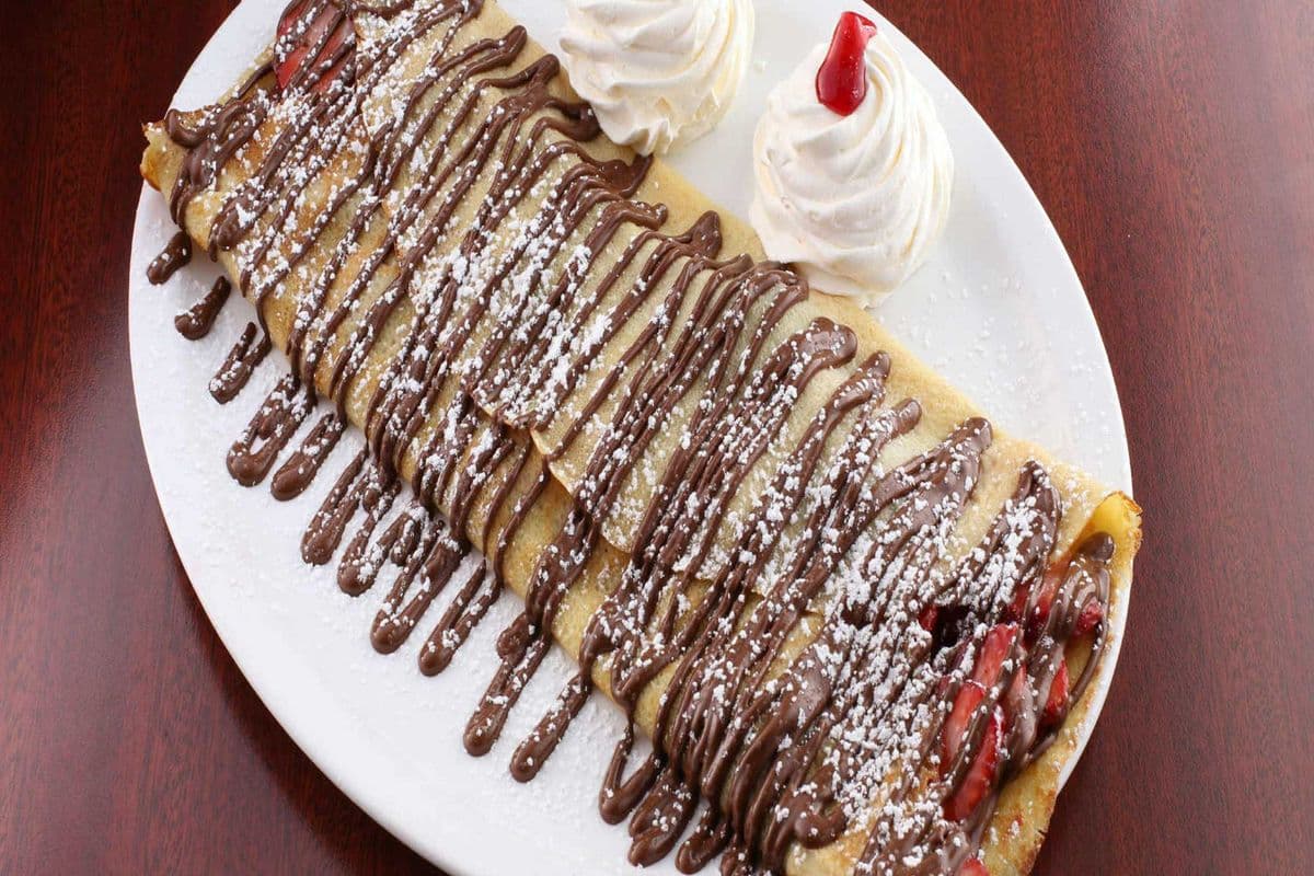 Crêpes victoriennes aux fraises et chocolat