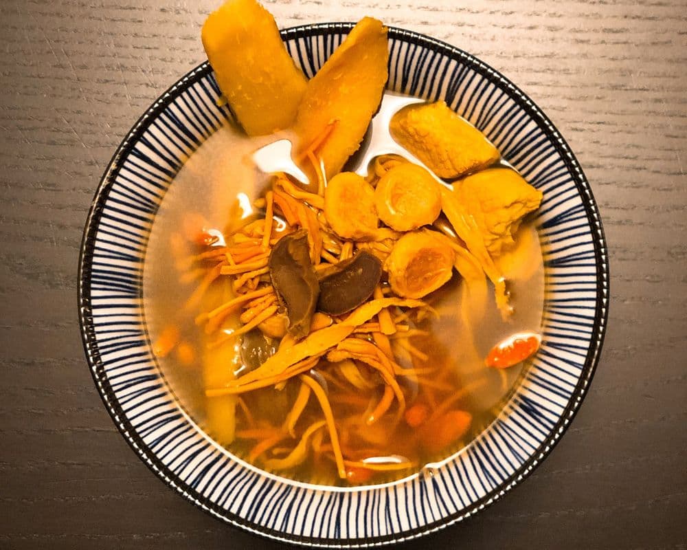S15. Pork Soup with Cordyceps Flower & Moon Scallop (800 ml)
