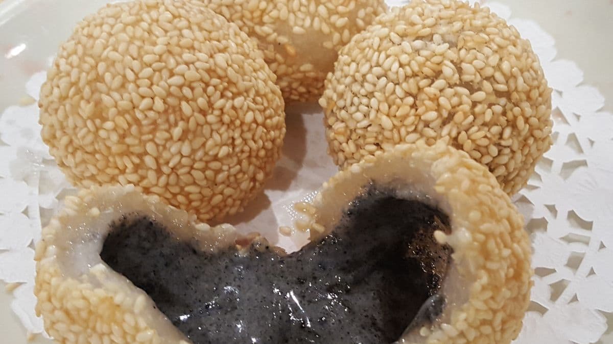 Deep-fried Black Sesame Balls (4 Pcs)