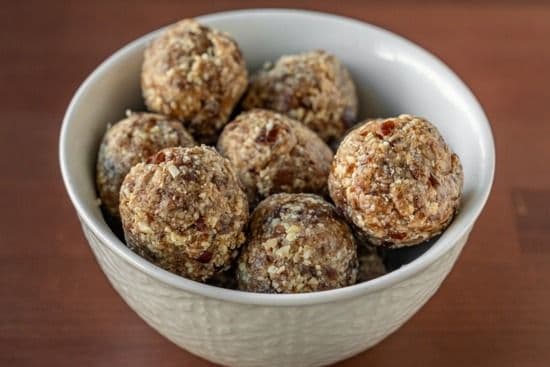 Cinnamon Roll Energy Balls (2)