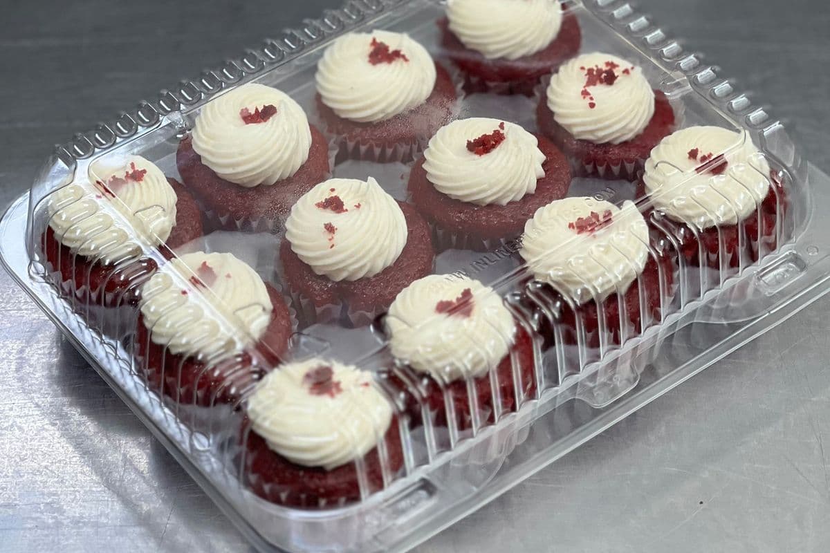 1 dozen mini cupcakes