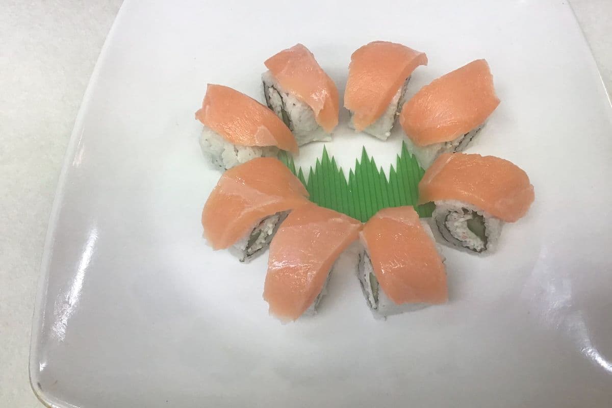 Sunrise Roll (8 pcs)