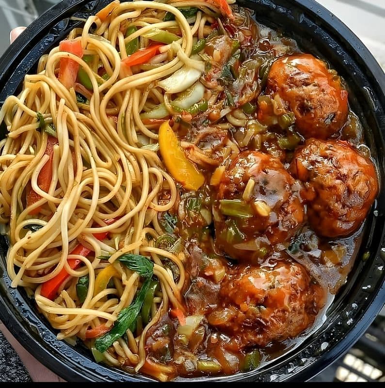 Hakka Combo Veg Noodles & Manchurian