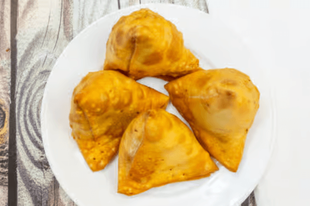Vegetable Samosas (2 pcs) with Chickpeas