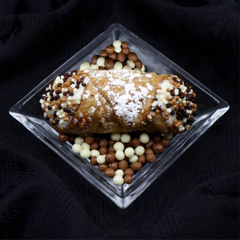 Traditional Chocolate Cannoli
