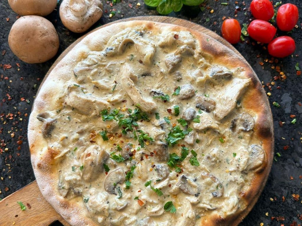 Chicken Alfredo Manakish