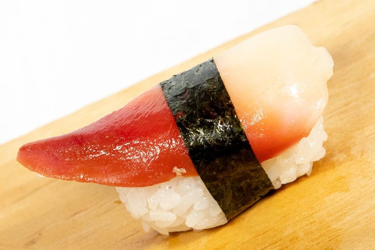 023. Hokkigai Sushi