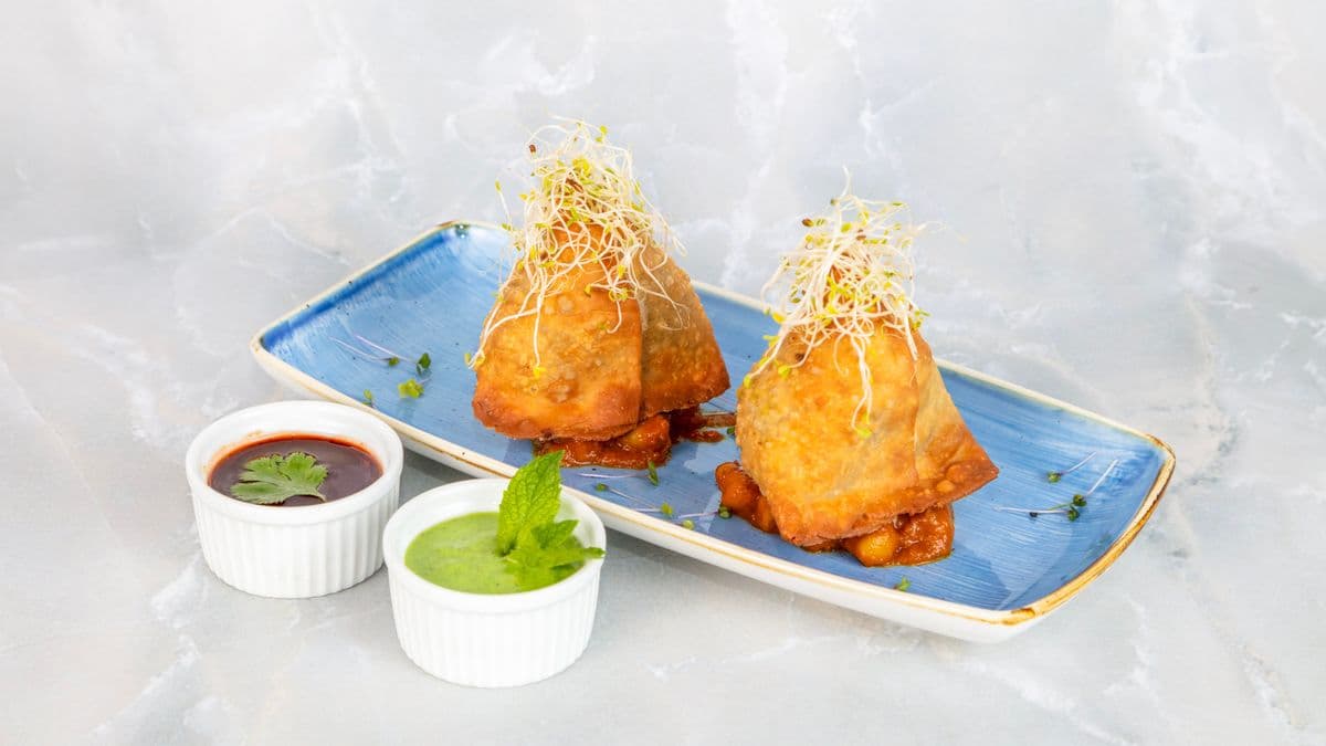 Butter Chicken Samosa (3Pcs.)