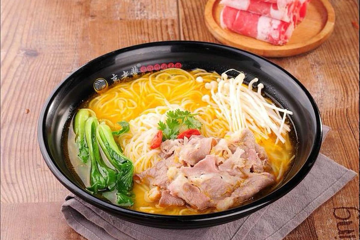 golden sour soup rice noodle with beef 金汤嫩牛米线