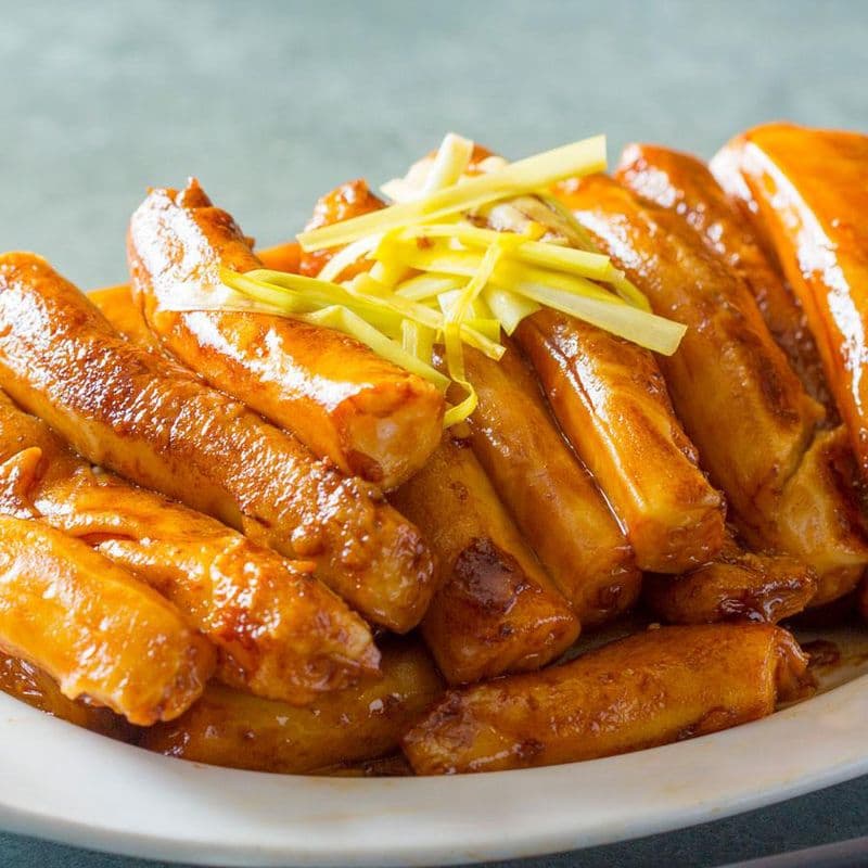 Pan Fried Rice Flour Rolls with Soy Sauce 豉油皇煎腸粉
