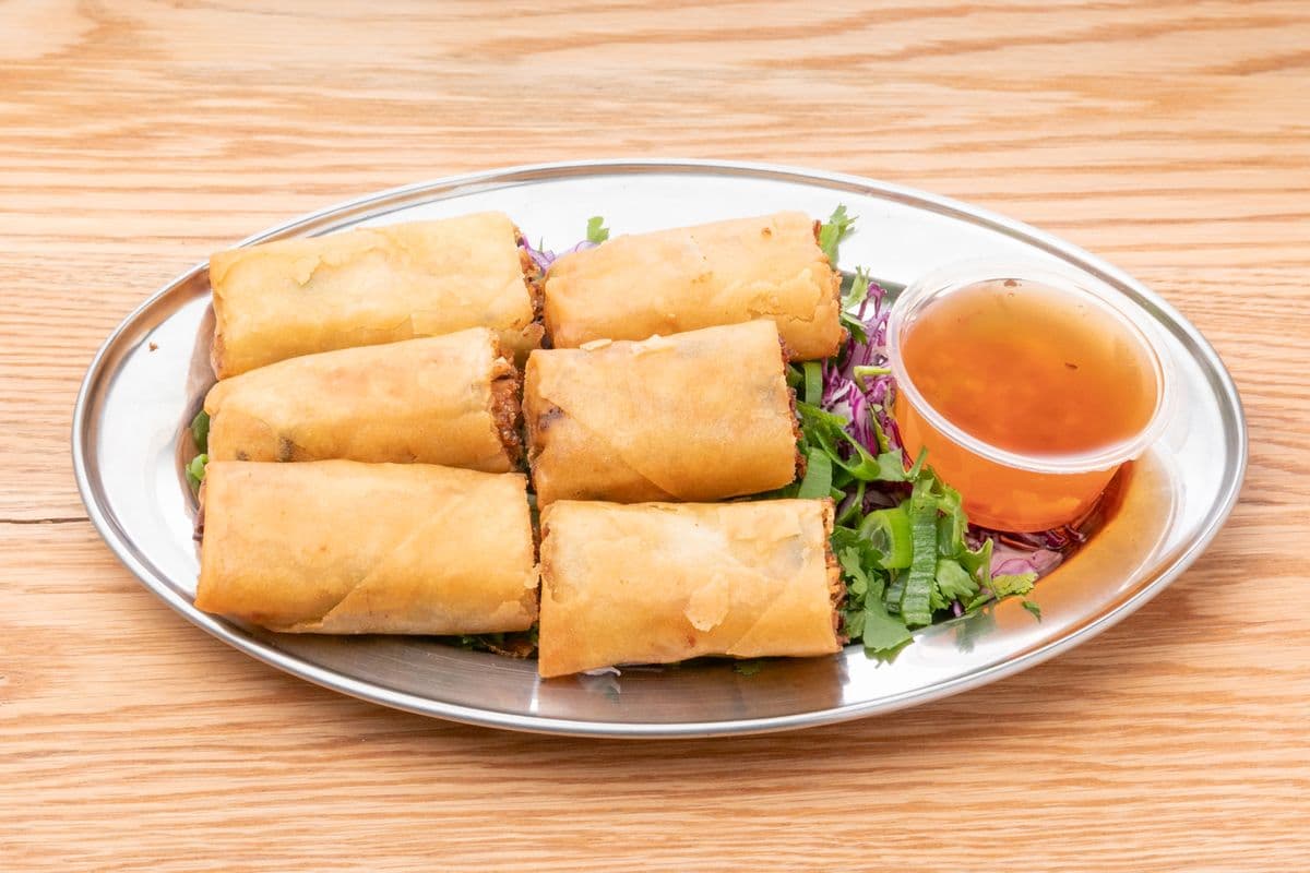 Rouleaux impériaux végétariens frits (6 mcx) / Fried vegetarian spring rolls (6 pcs)
