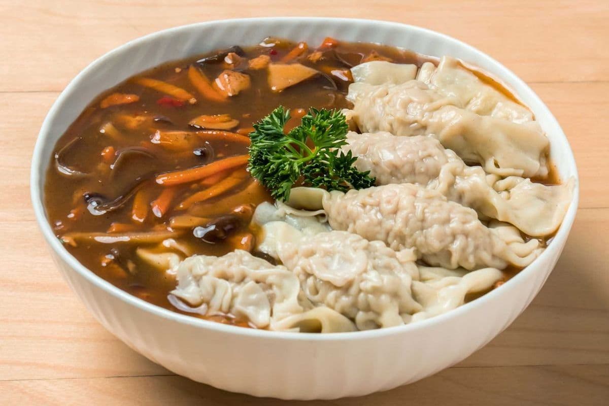 Hot-and-Sour Soup with Chicken Vegetable Wontons (5 pcs)
