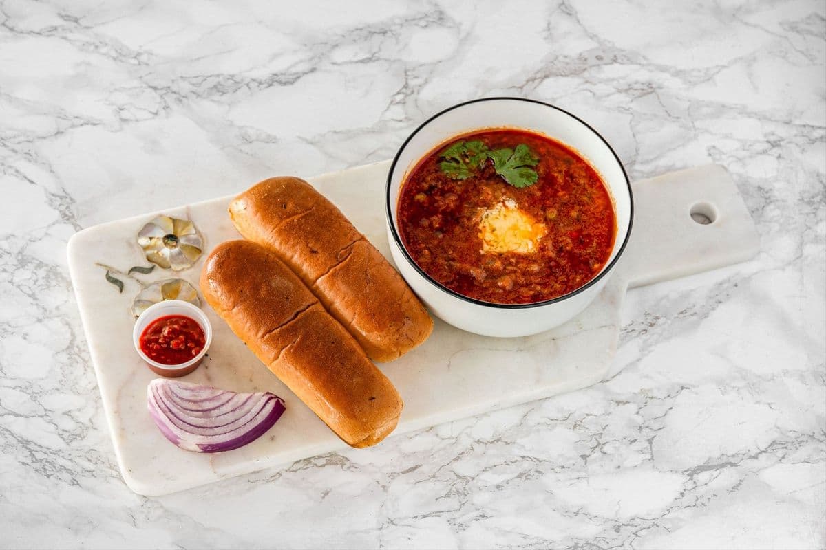 🍞 Pav Bhaji (Loaded Butter)