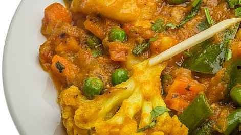 Mixed Vegetable Korma (WITH RICE OR TWO NAANS)