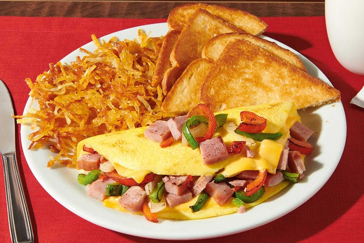 Denver Style Omelette (840-1010 Cals)