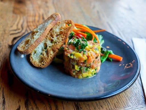 Tartare de saumon / Salmon Tartar