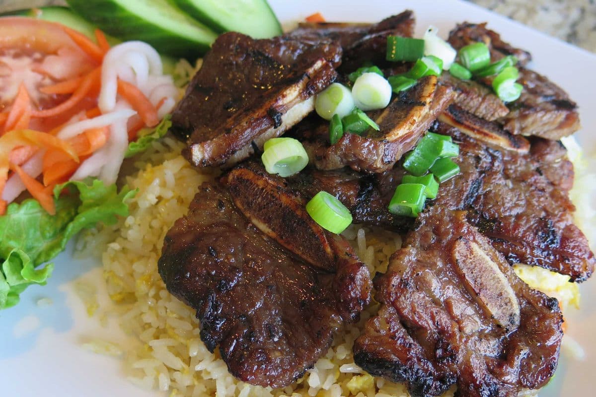 C19. Grilled Beef Short Ribs on Rice - Com Suon Bo Non