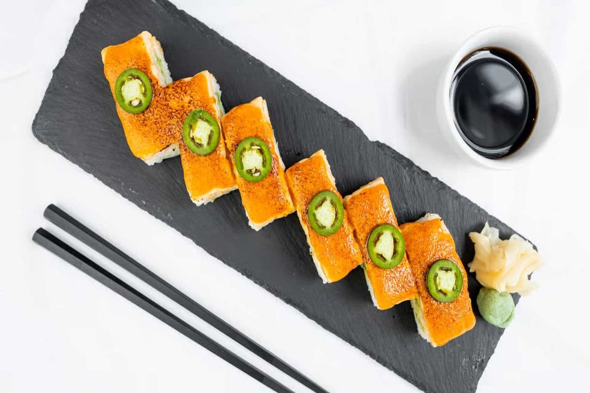 Salmon Oshi (6 pcs)