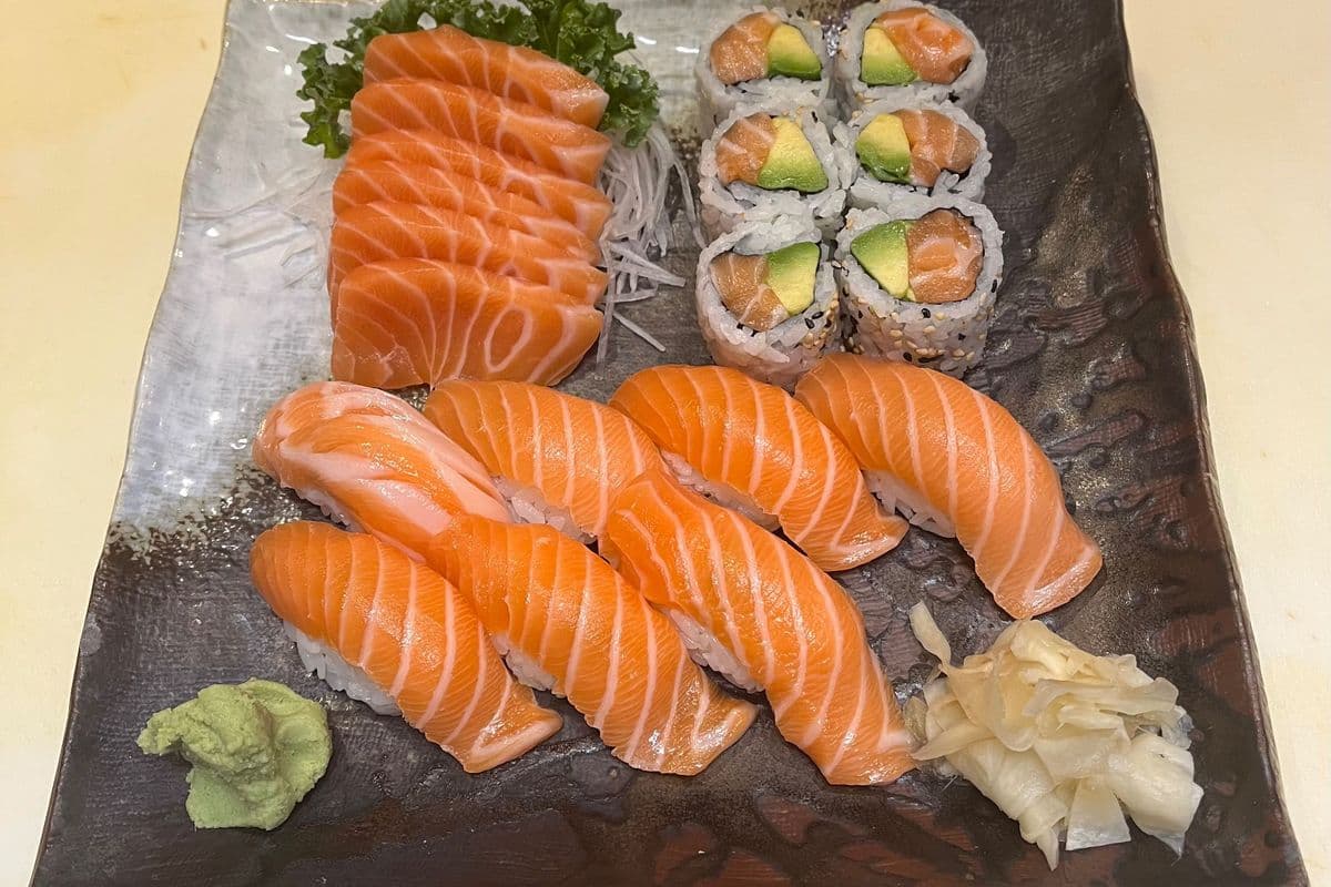 Salmon Sushi + Sashimi + Maki Dinner