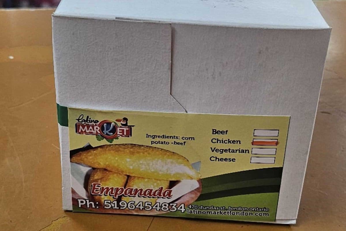 Chicken empanadas (box with 8 empanadas)