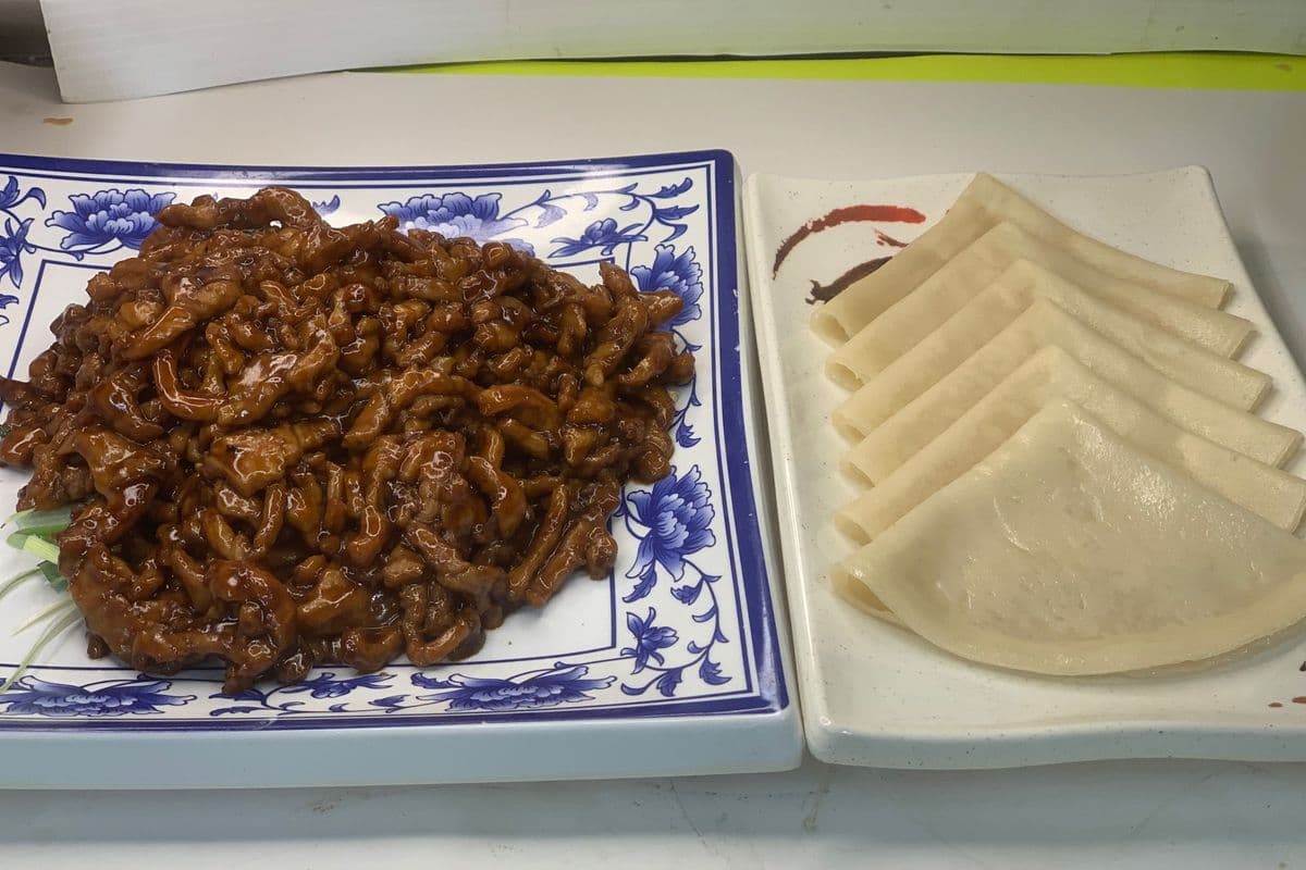 74. Beijing Sweet Bean Sauce Pork with Crepes (6 Pcs)