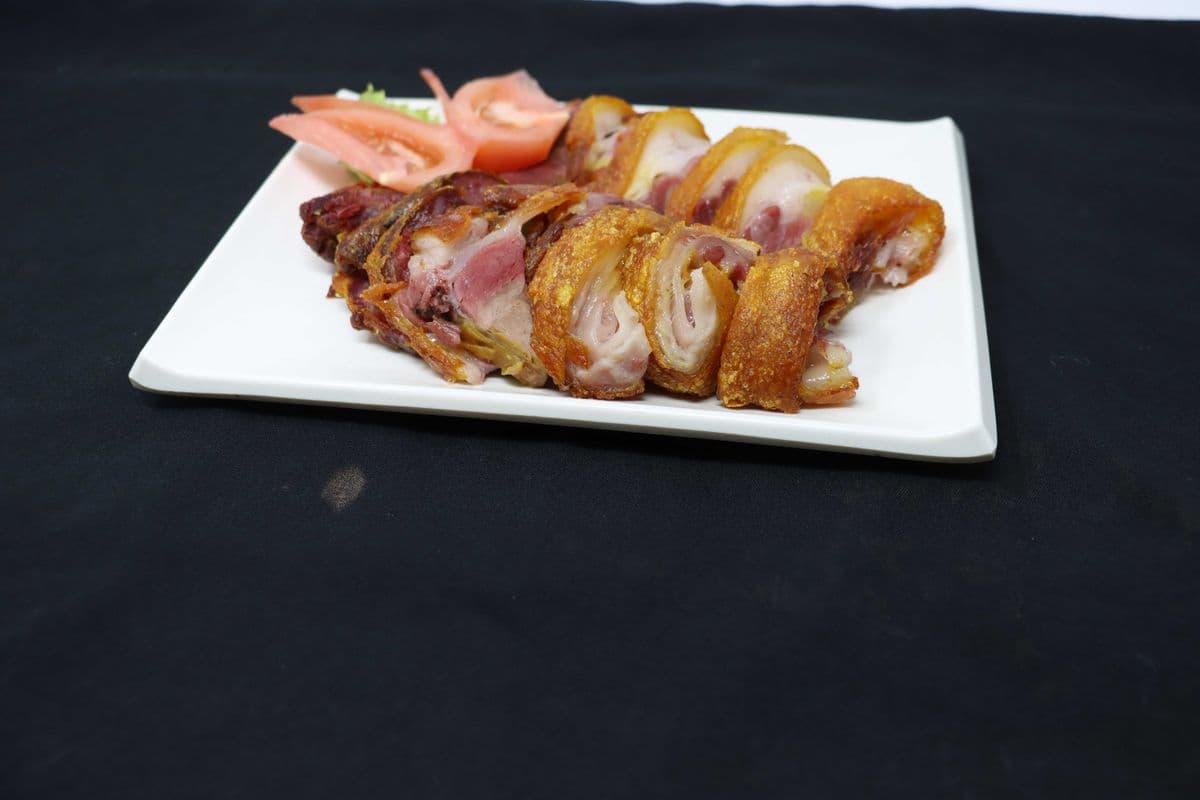 L40. Crispy Pork Knuckles w/ Salt and Pepper 脆皮豬腳