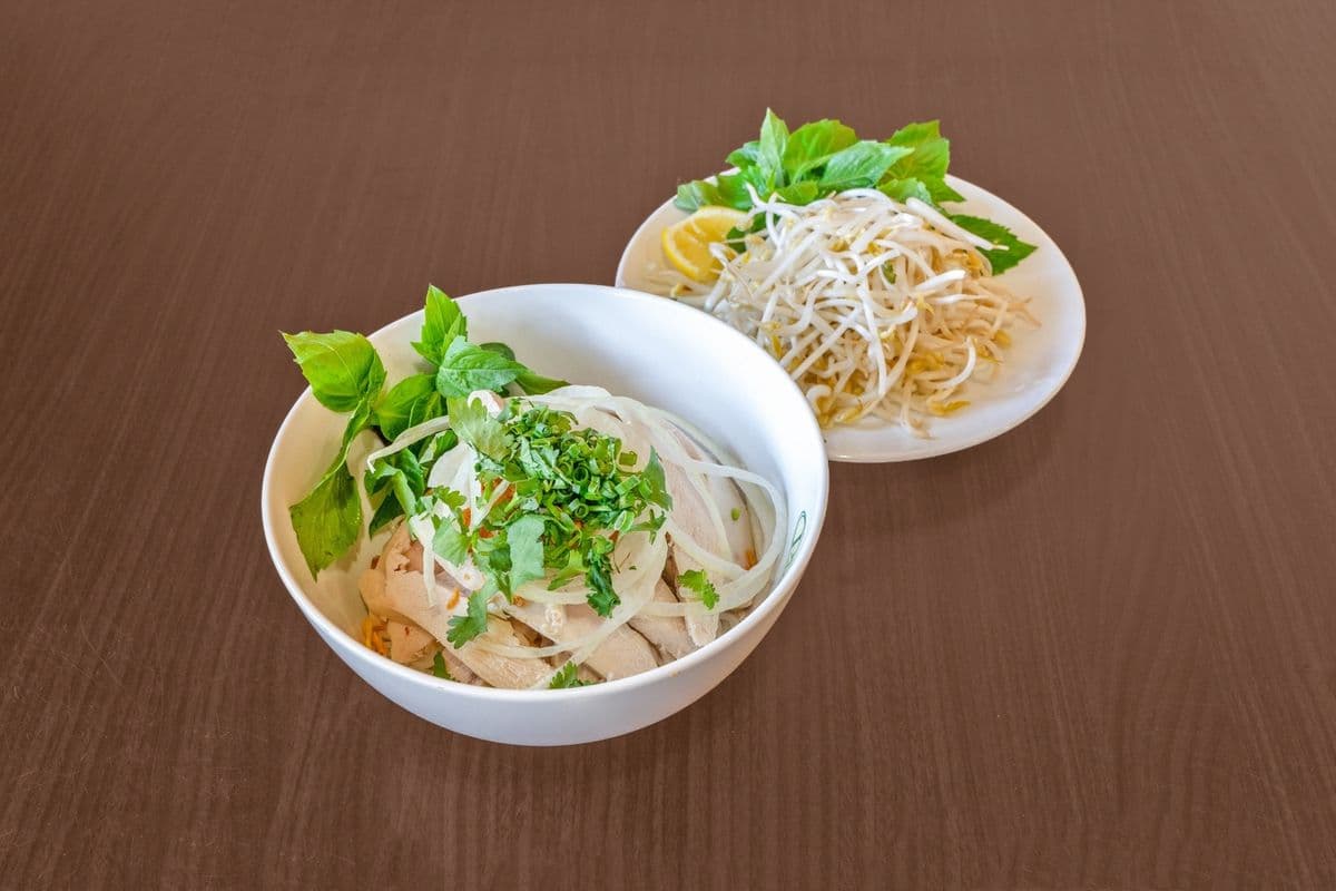 12 Noodle Soup/ Rice Noodle With Chicken Meat