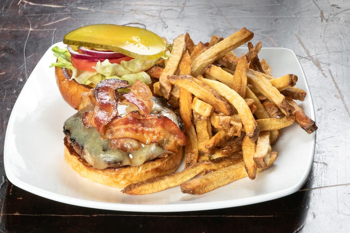 Burger de 1/2 LB McKibbin / McKibbin’s 1/2 LB Burger