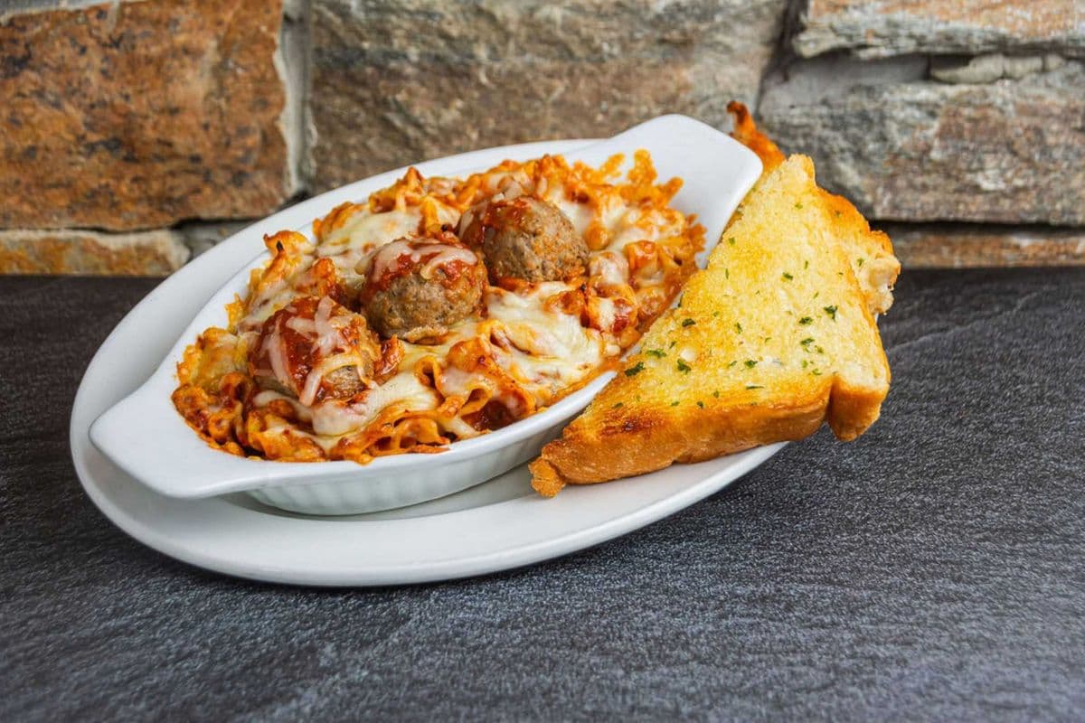 Classic Spaghetti and 3 Meatballs