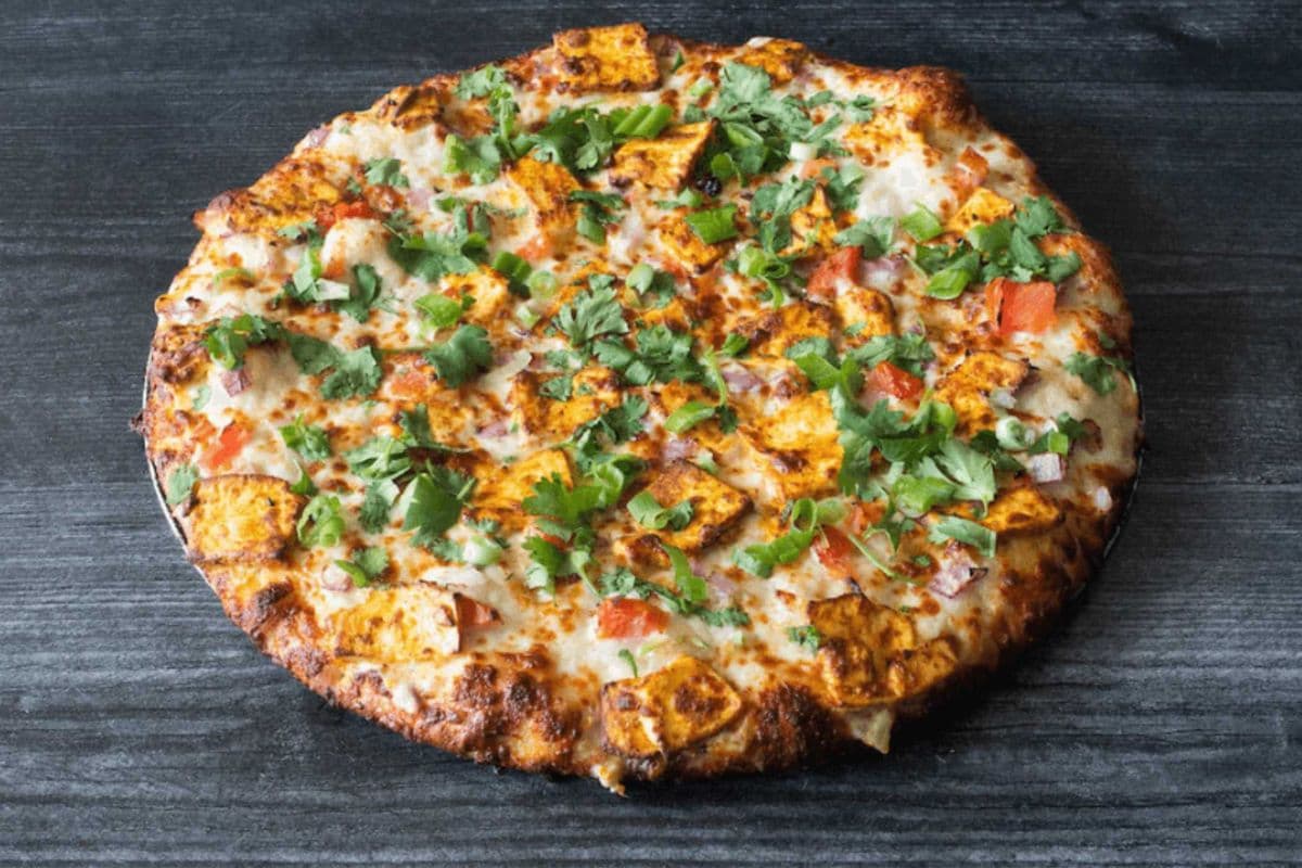 Achari Paneer Pizza