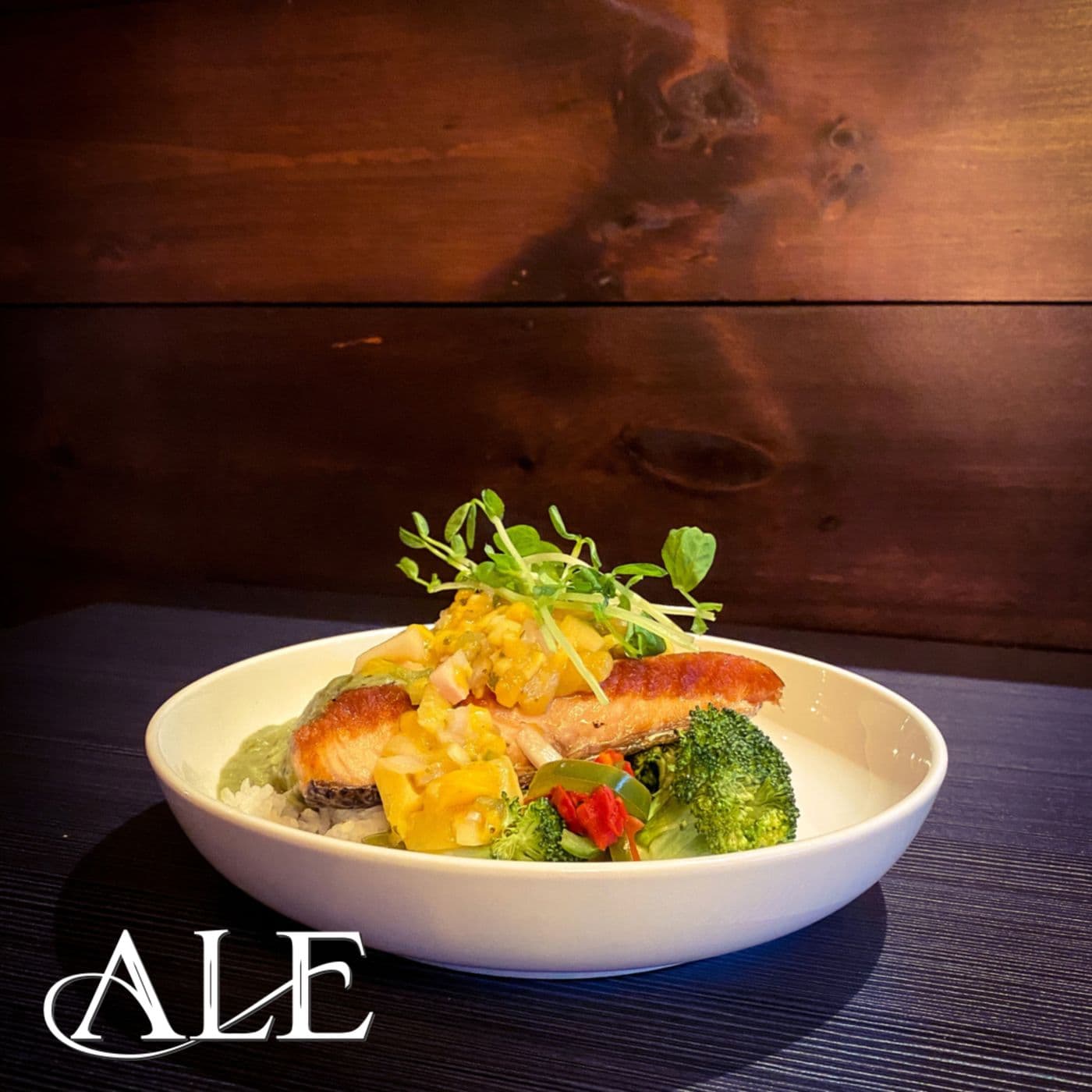 Amberwood Lounge & Eatery