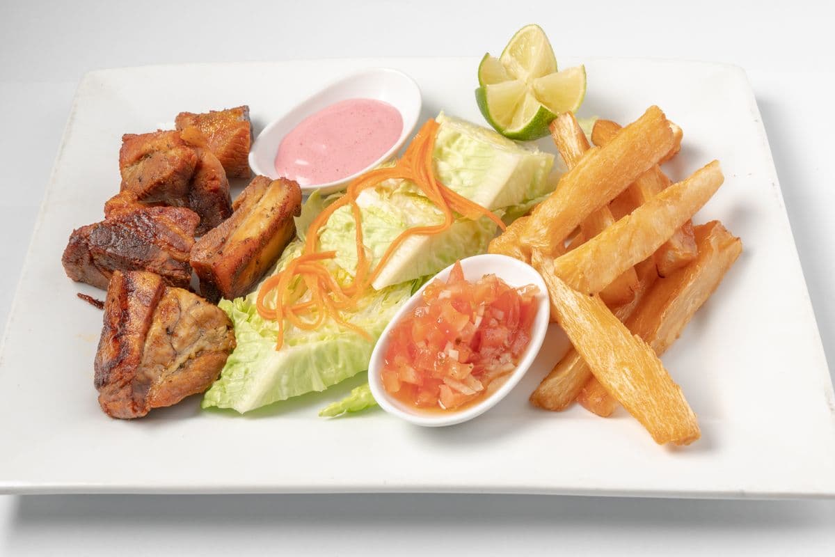 Yuca Frita Con Chicharrones