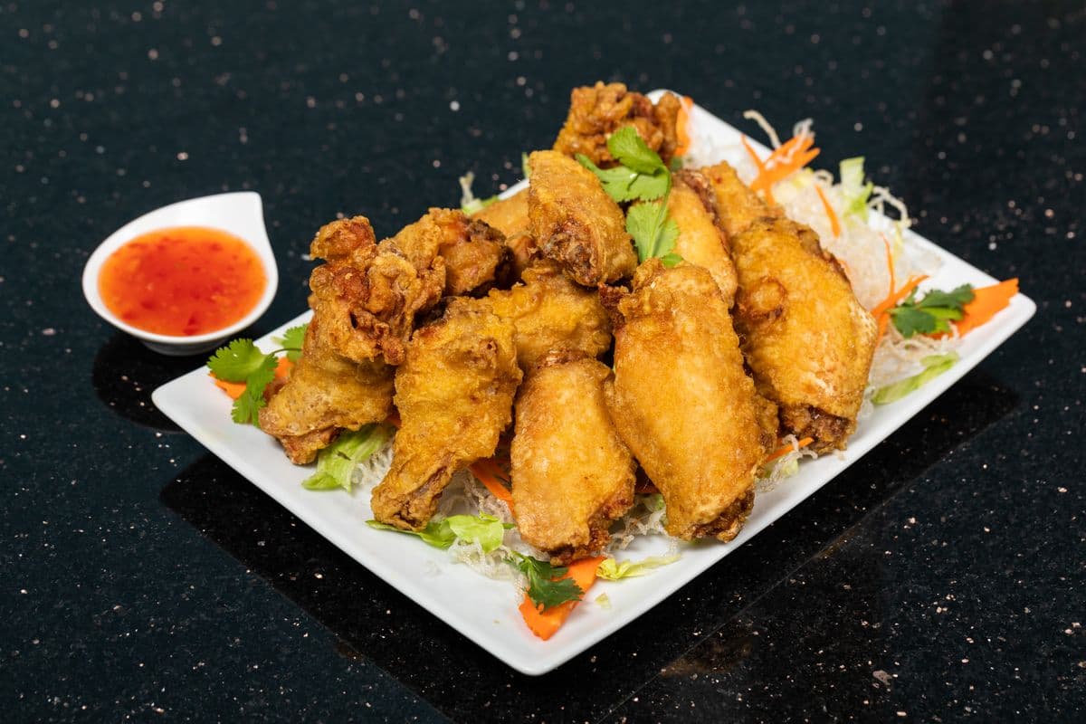 A09. Chicken Wings - Canh Ga Chien Don (8 pcs)