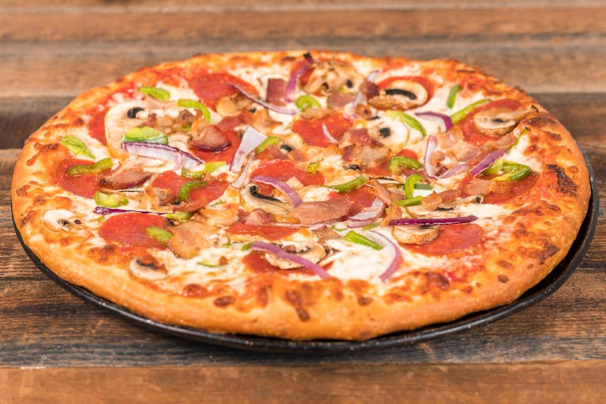 Large Deluxe Pizza