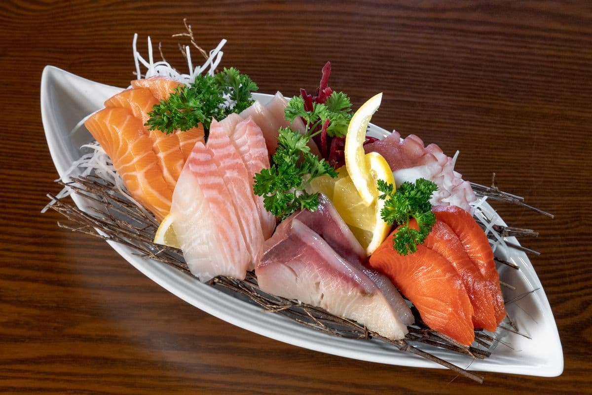 144. Assorted Sashimi (15 pcs)