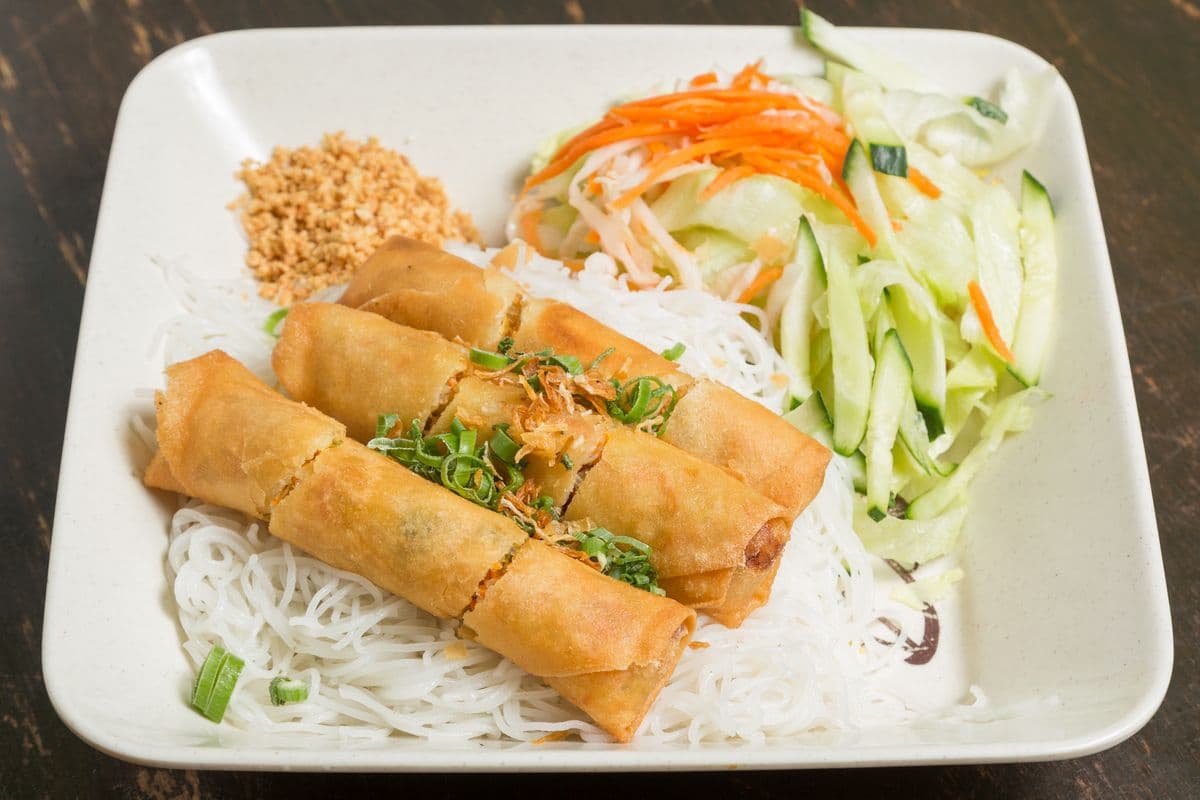 50. Plat de rouleaux impériaux végétariens (3 mcx) / Vegetarian Imperial Rolls Platter (3 pcs)