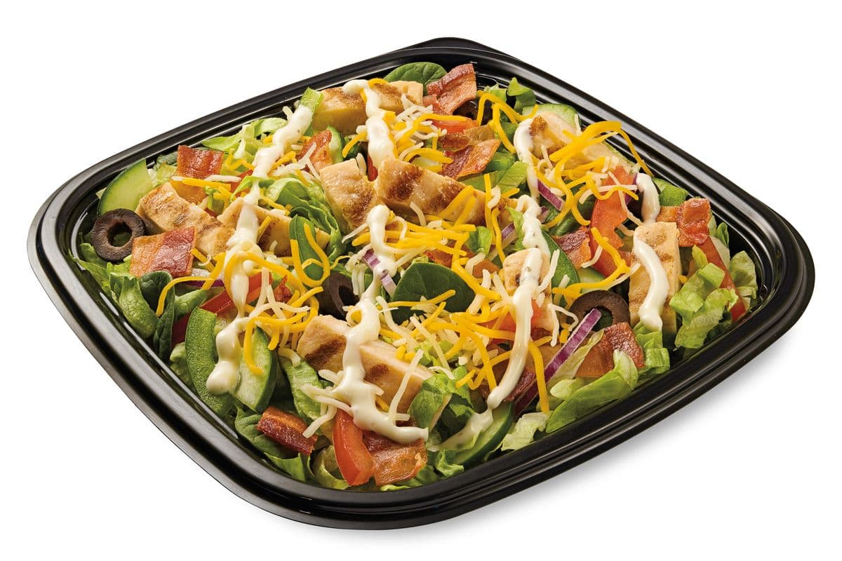 Salade Ranch au poulet et bacon gratiné / Rotisserie-Style Chicken and Bacon Ranch Salad (400 Cals)