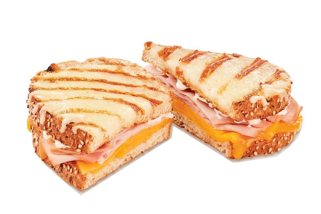 Sandwich gratiné au fromage fondu et au jambon
