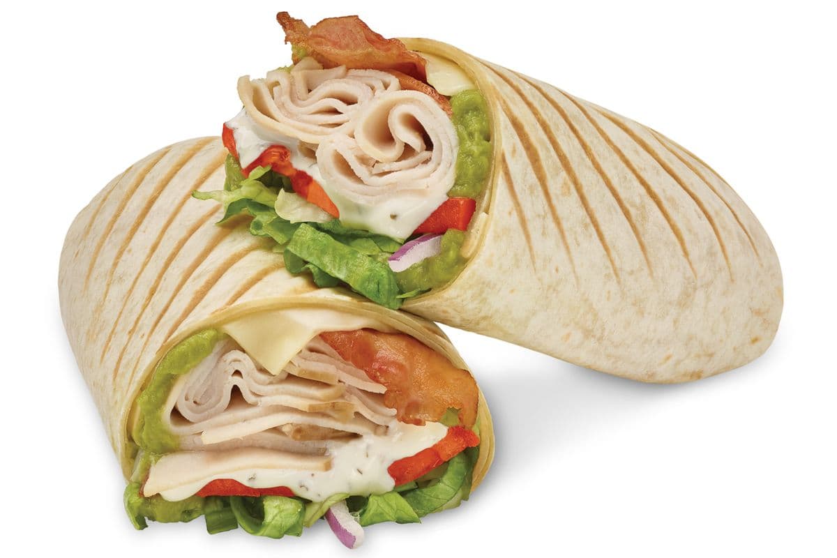 Wrap signature à la dinde, bacon et guacamole / Turkey, Bacon & Guacamole Signature Wrap (690 Cals)