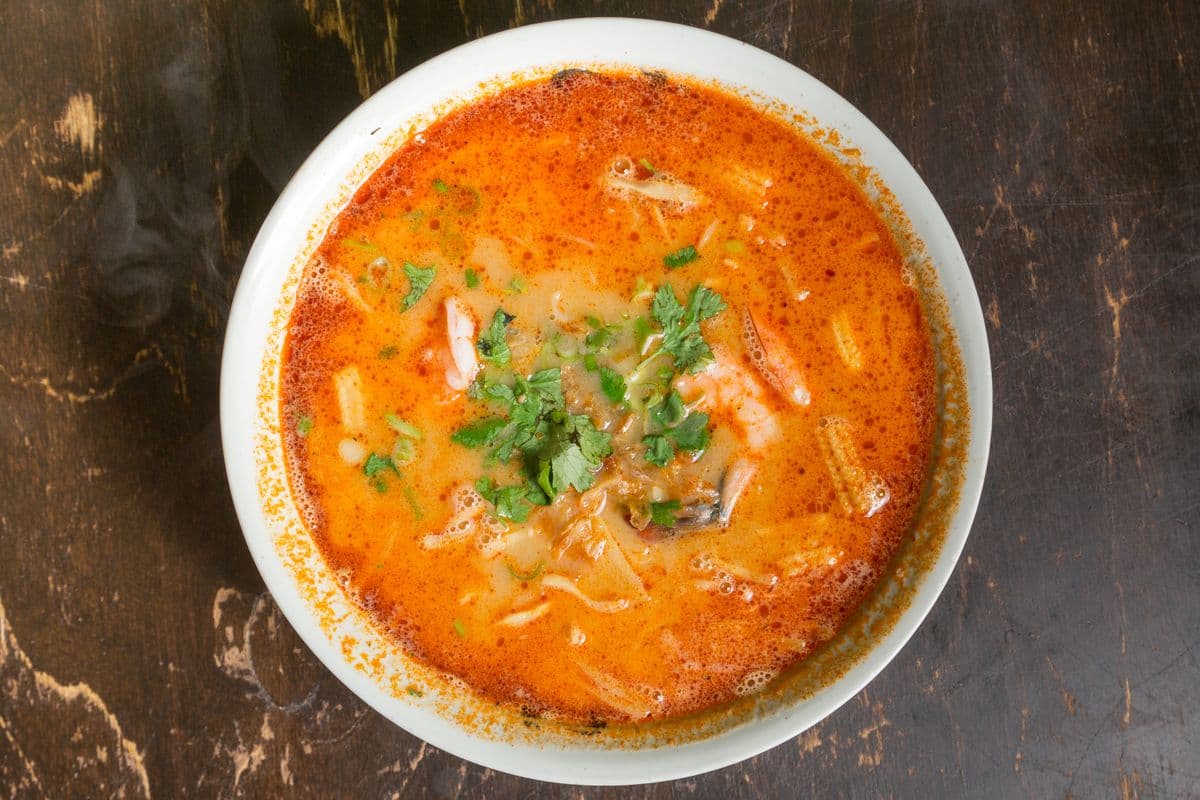 33. Soupe-repas aigre-piquante avec lait de noix de coco et vermicelles / Hot and Sour Soup with Coconut Milk and Vermicelli