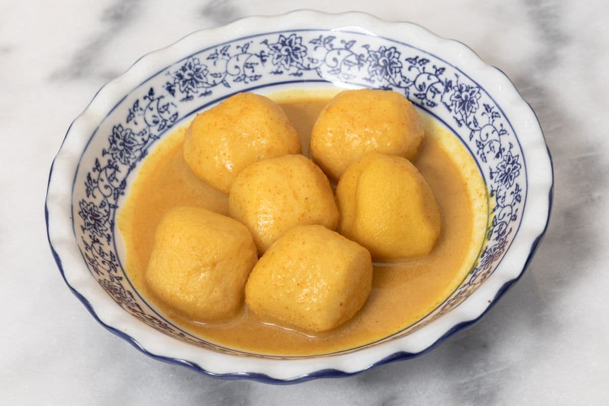 Q1. Curry Fish Balls 咖哩魚蛋