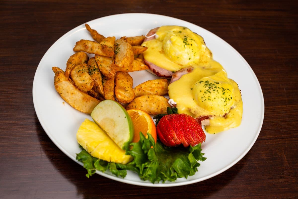 Tomatoes, Bacon, and Green Onion Benedict
