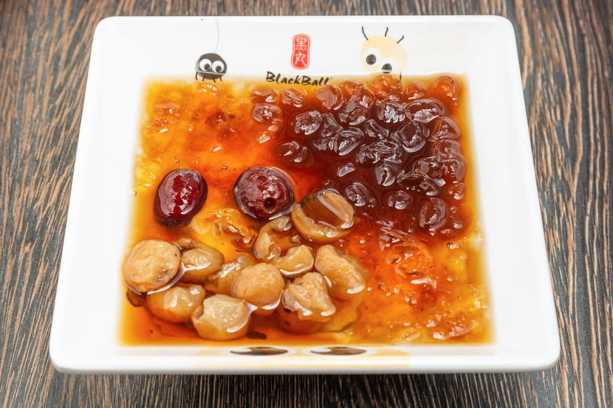Longan and Date Soup with Peach Gum