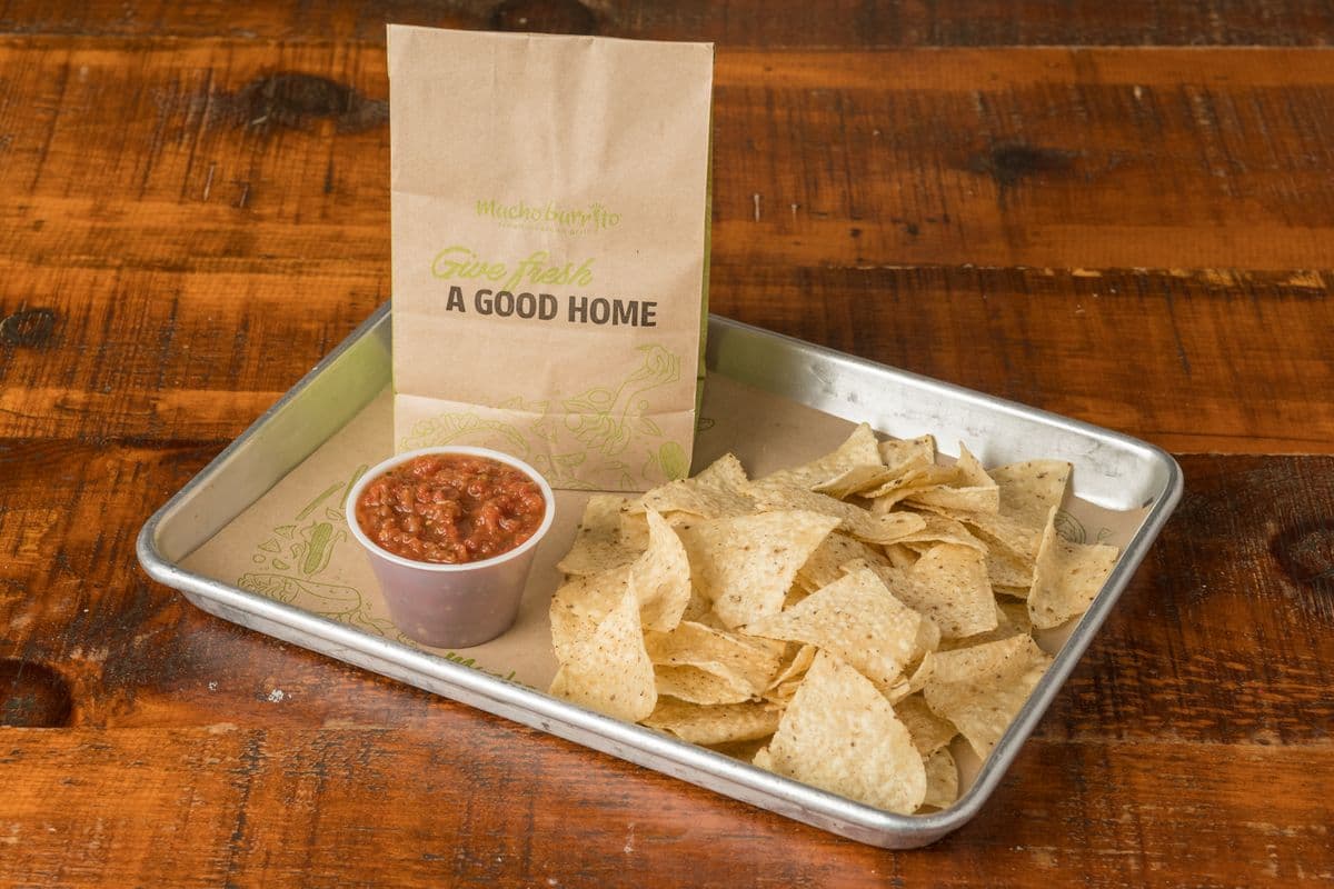 Croustilles et salsa / Tortilla Chips with Salsa