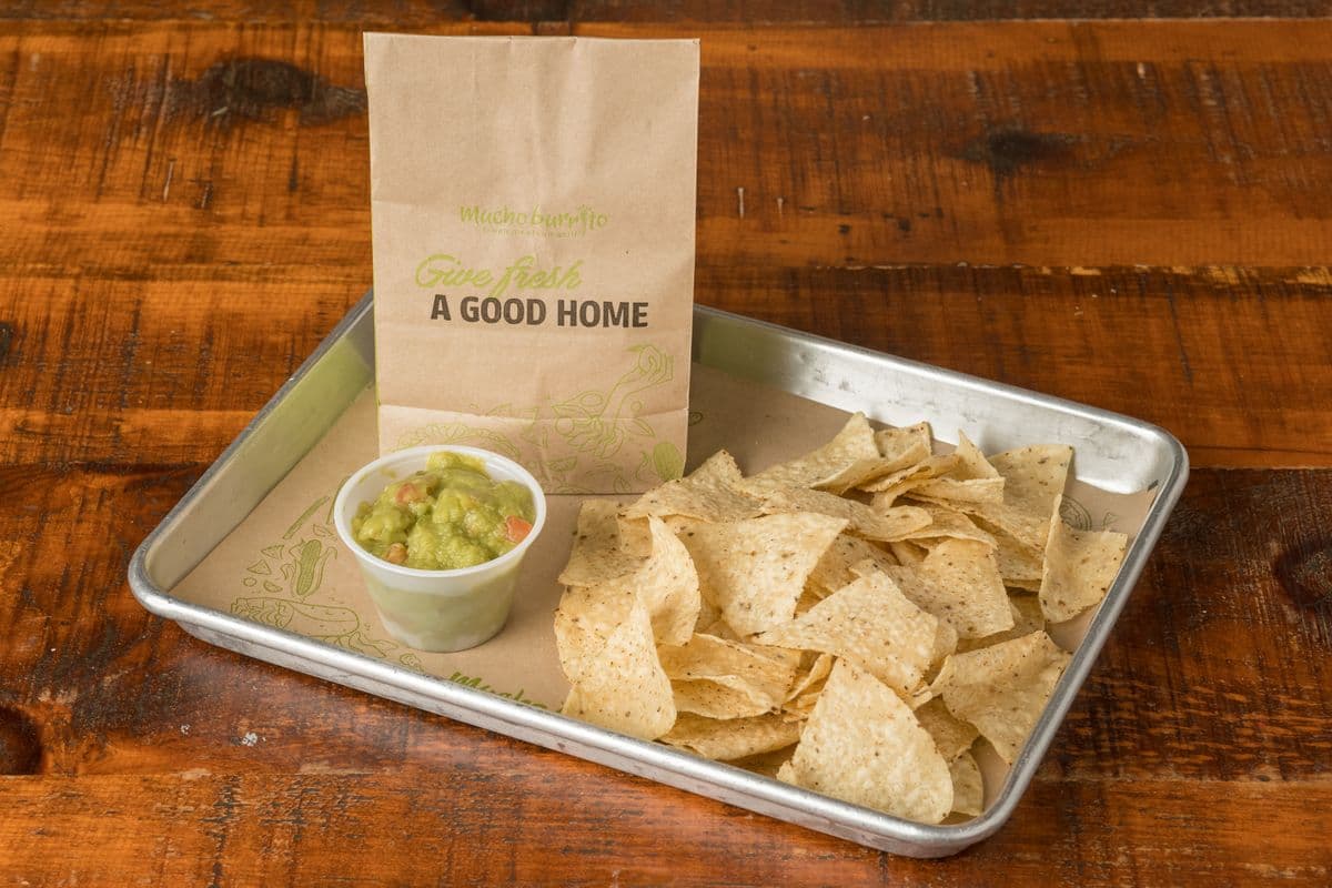 Croustilles et guacamole / Tortilla Chips with Guacamole