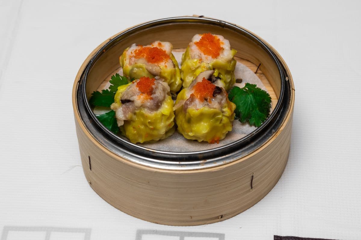 *5. Pork Shui Mai with Fish Roe Dumplings (4 pcs) / 飞鱼子烧卖