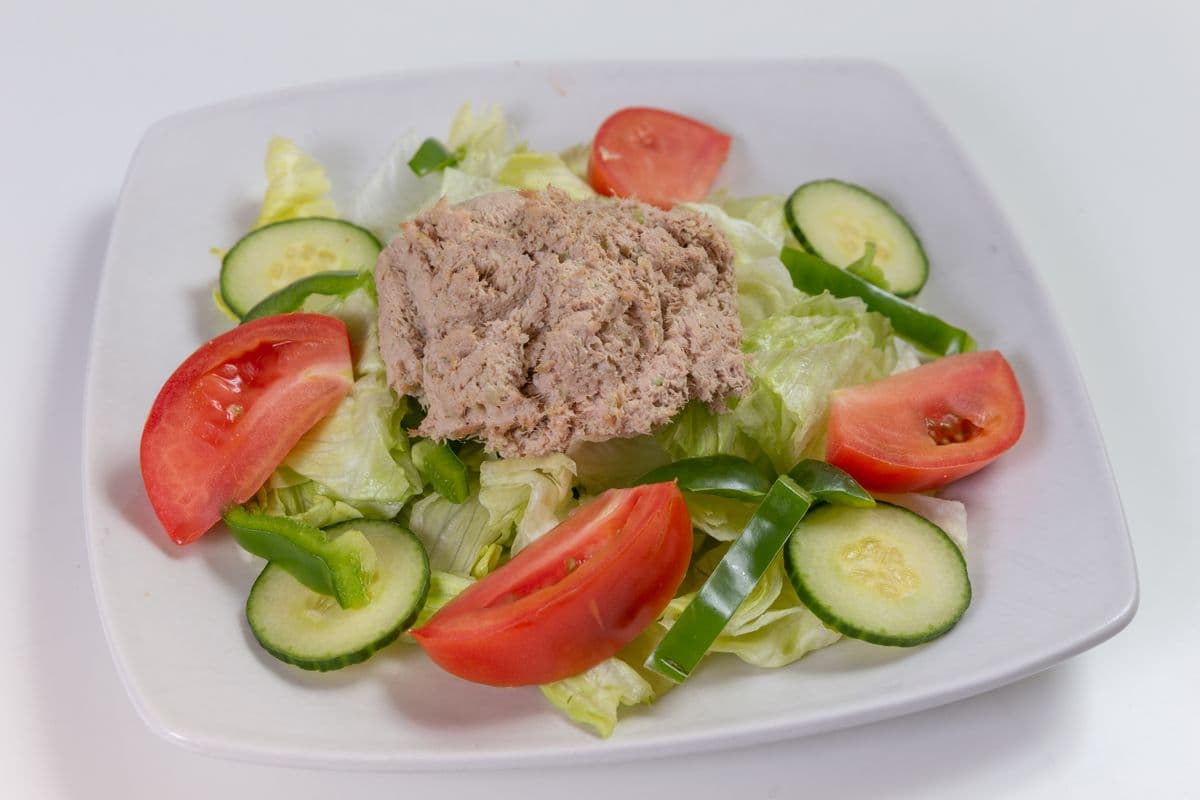 Tuna Salad Plate with garlic bread
