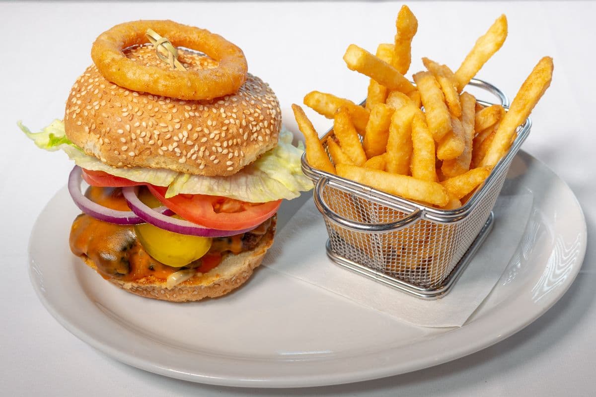 Stavro's Burger (6 oz)
